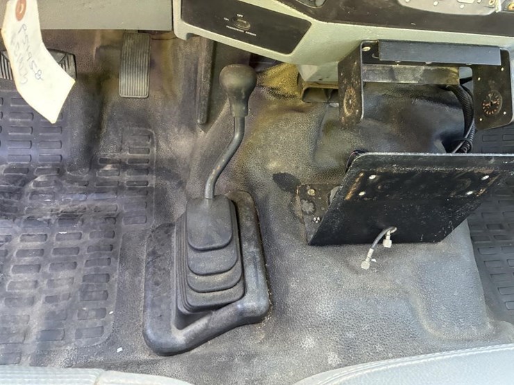 2011-ford-f250-xl-image-28