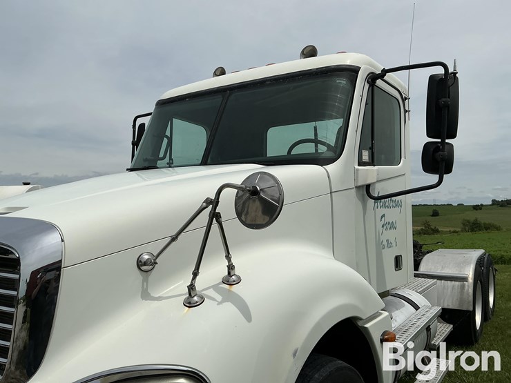 2005-freightliner-columbia-truck-tractor-image-15