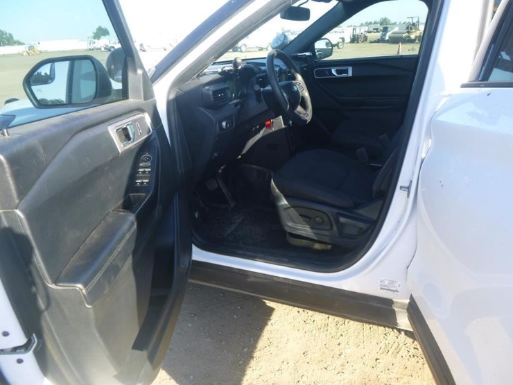 2020-ford-explorer-image-8