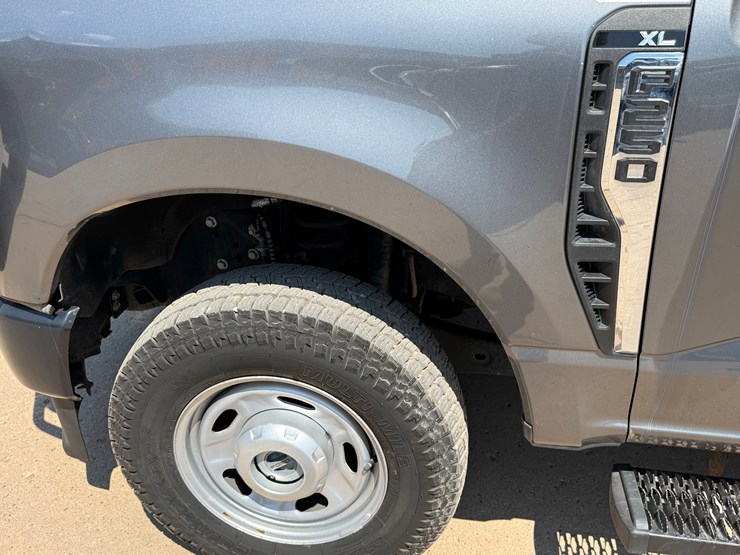 2023-ford-f250-image-12