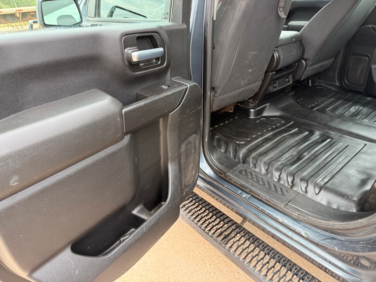 2020-chevrolet-silverado-2500hd-image-22