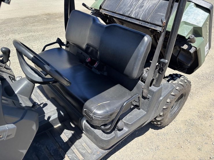 2014-john-deere-gator-xuv-550-image-11