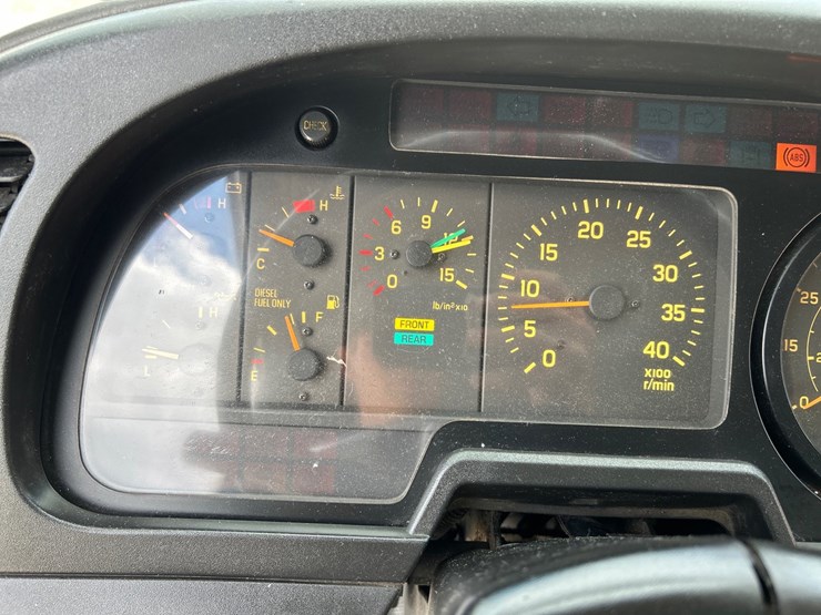 2001-gmc-t7500-image-53