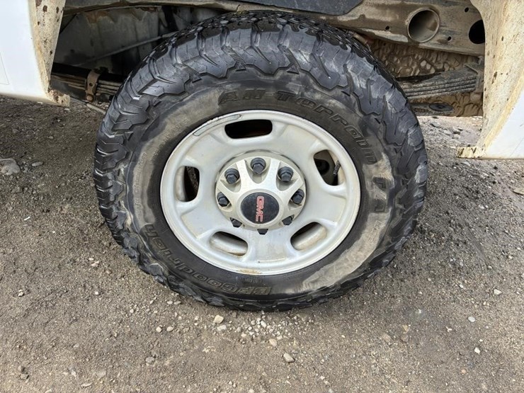 2012-gmc-sierra-2500-image-12