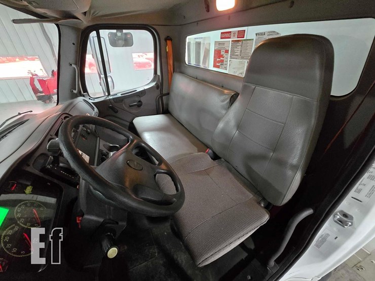 2017-freightliner-business-class-m2-106-image-9
