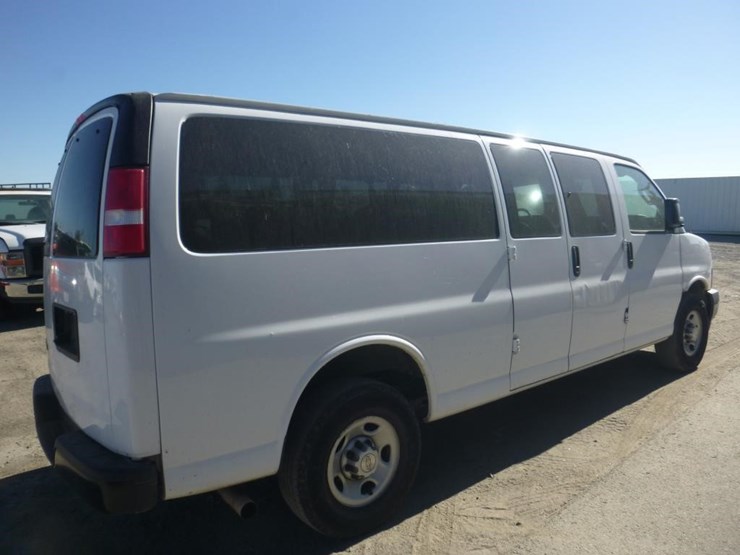 2020-chevrolet-express-2500-image-3