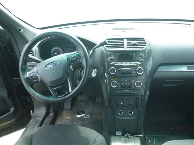 2017-ford-explorer-image-9
