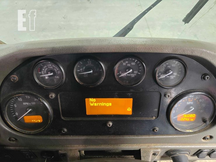 2017-peterbilt-320-image-12