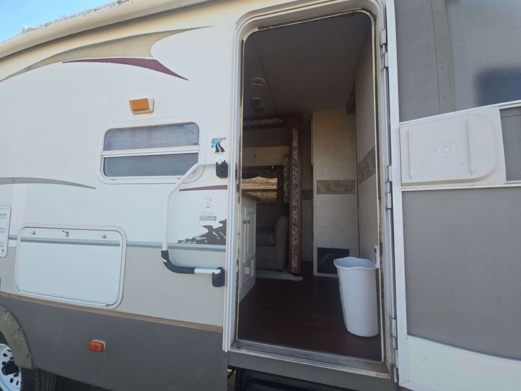 2006-keystone-outback-travel-trailer-image-15