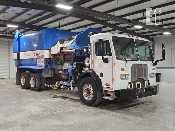 2015-peterbilt-320-image-2