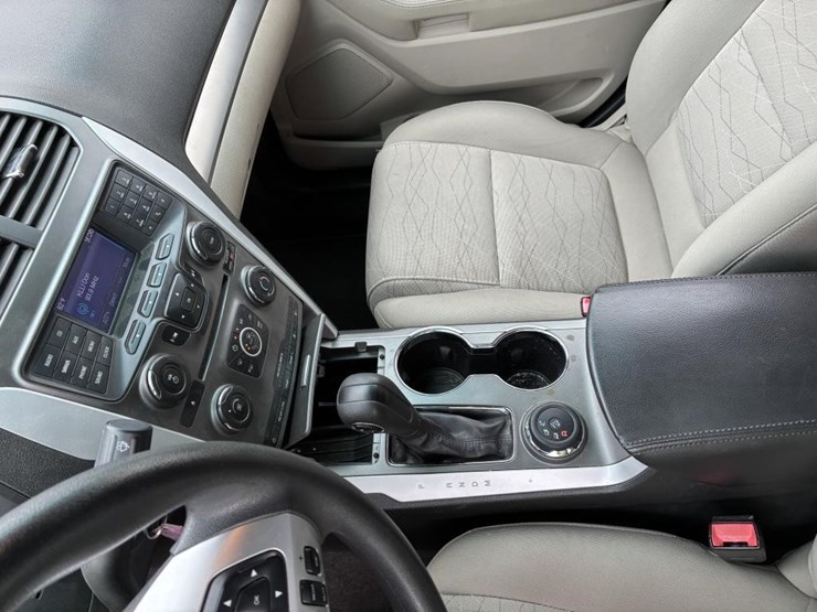 2015-ford-explorer-image-21