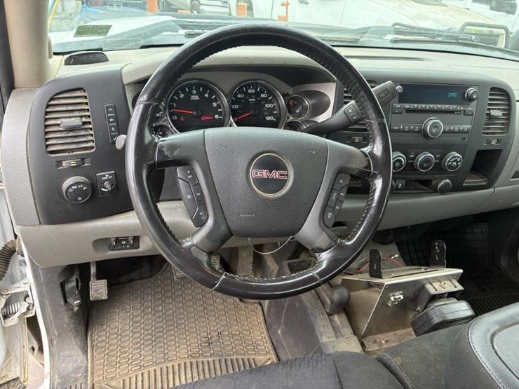 2012-gmc-sierra-2500-image-16