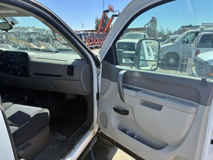 2012-gmc-sierra-2500-image-15
