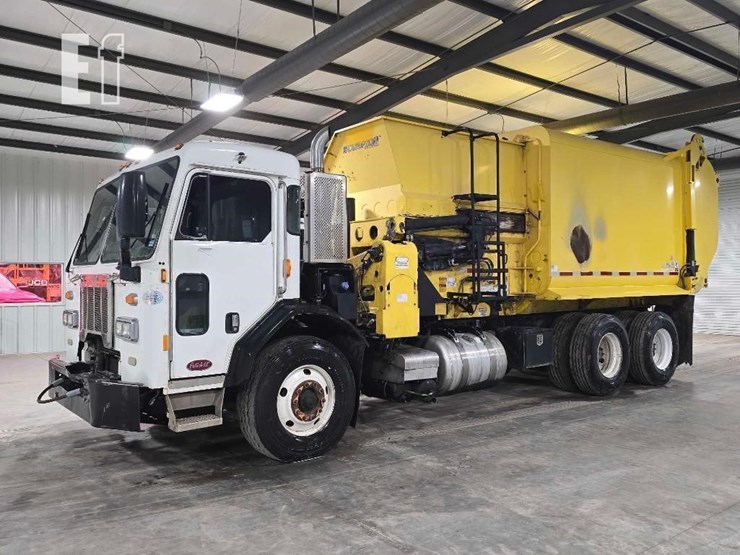 2018-peterbilt-320-image-1