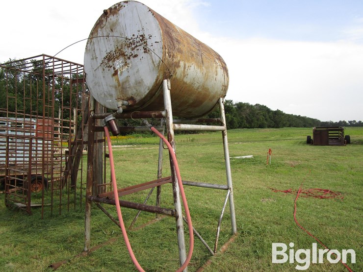 560-gal-fuel-tank-on-stand-image-3