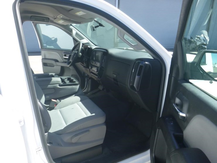 2018-chevrolet-1500-image-6
