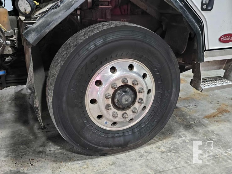 2017-peterbilt-320-image-29