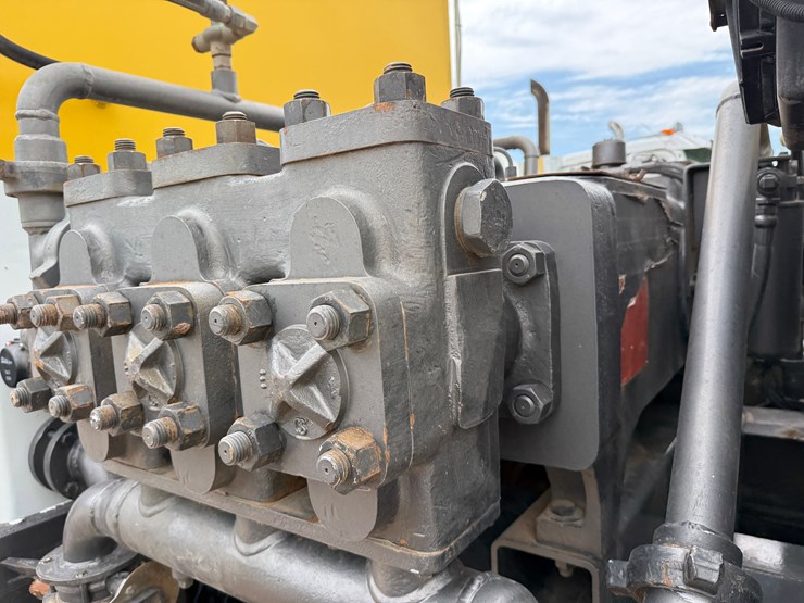 2012-kenworth-t800-image-16