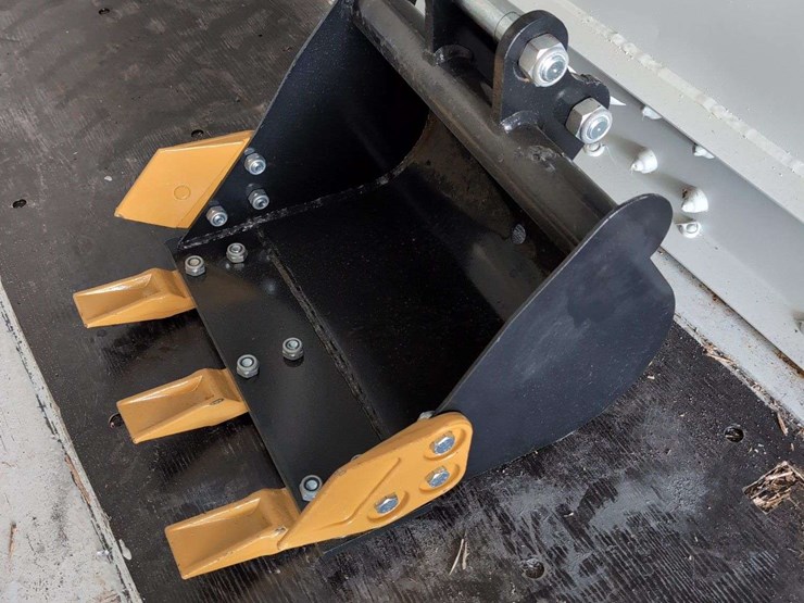 i-ranch-mini-excavator-40cm-tooth-bucket-image-2