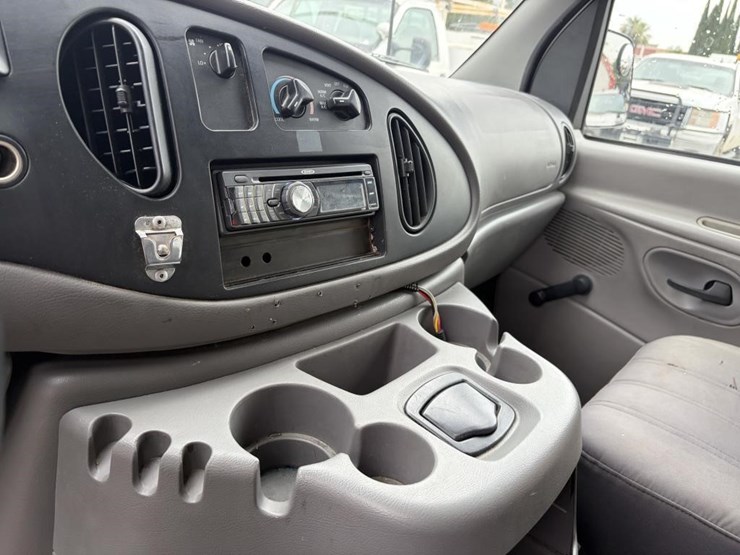 2001-ford-e350-image-17