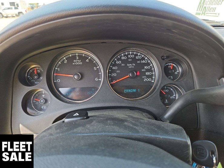 2011-chevrolet-suburban-image-20
