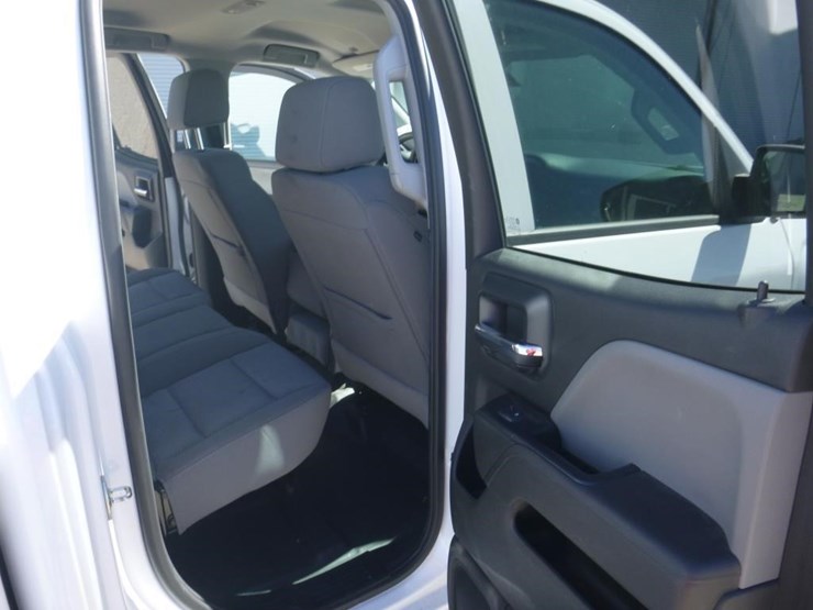 2018-chevrolet-1500-image-8