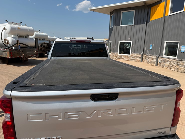 2021-chevrolet-silverado-2500hd-image-8