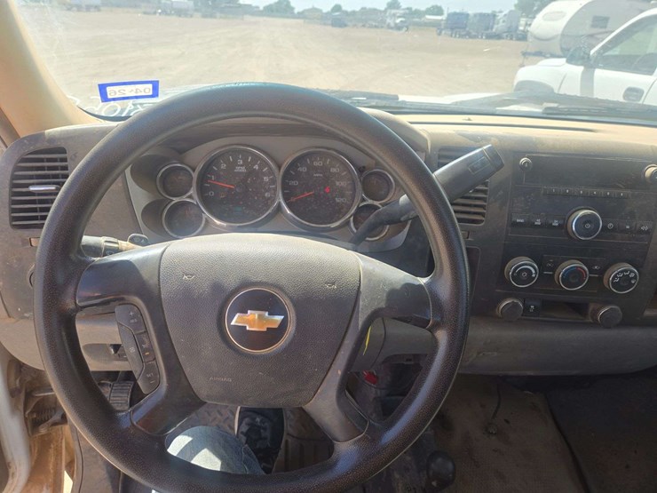 2013-chevrolet-silverado-2500-image-13