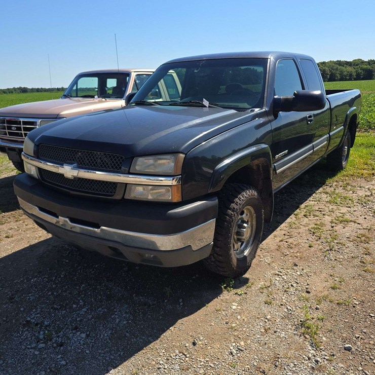 2003 Chevrolet 2500HD Pick Up Truck, 211,414 miles, Extended Cab, Long Bed, Gas, Power Window and Locks, 6.0 Vortec, VIN- 1GCHK29U33E374043