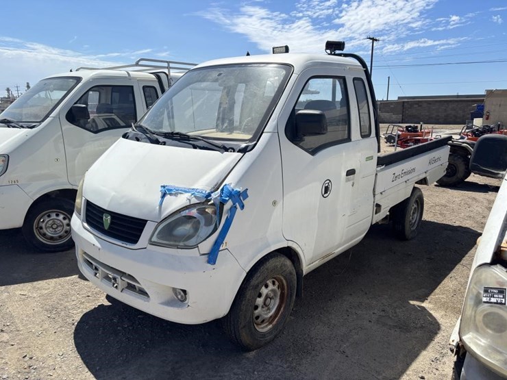 2009-tianjin-qingyuan-lsv-utility-truck-image-1