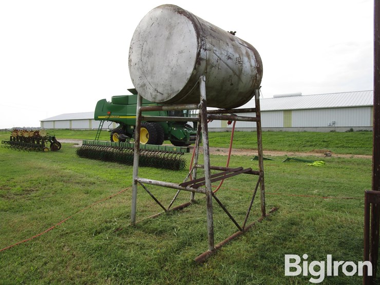 560-gal-fuel-tank-on-stand-image-7