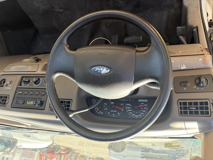 2004-ford-f350-xl-image-13