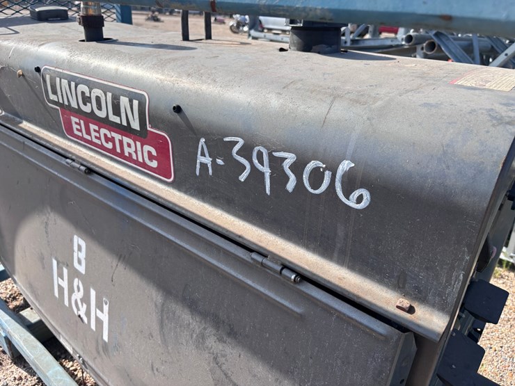 lincoln-electric-classic-300d-image-7