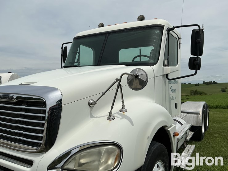 2005-freightliner-columbia-truck-tractor-image-12