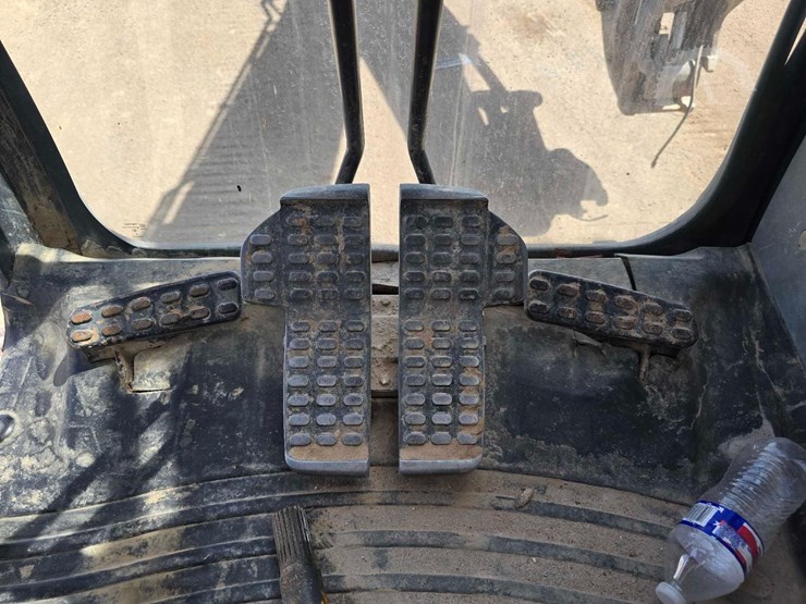2018-deere-245g-lc-image-14