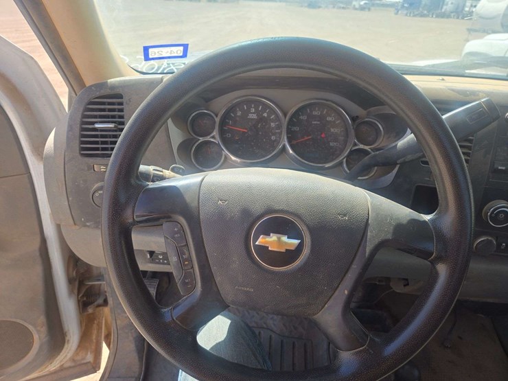 2013-chevrolet-silverado-2500-image-15