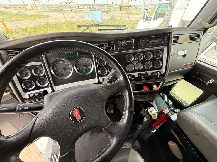 2012-kenworth-t800-image-27