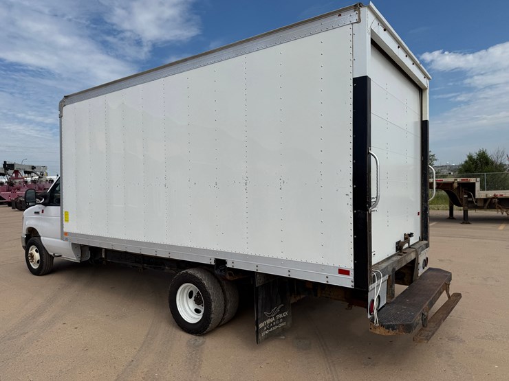 2022-ford-cargo-image-6
