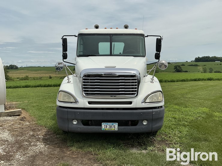 2005-freightliner-columbia-truck-tractor-image-2