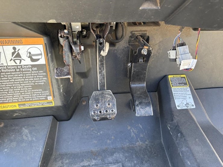 2014-john-deere-gator-xuv-550-image-19