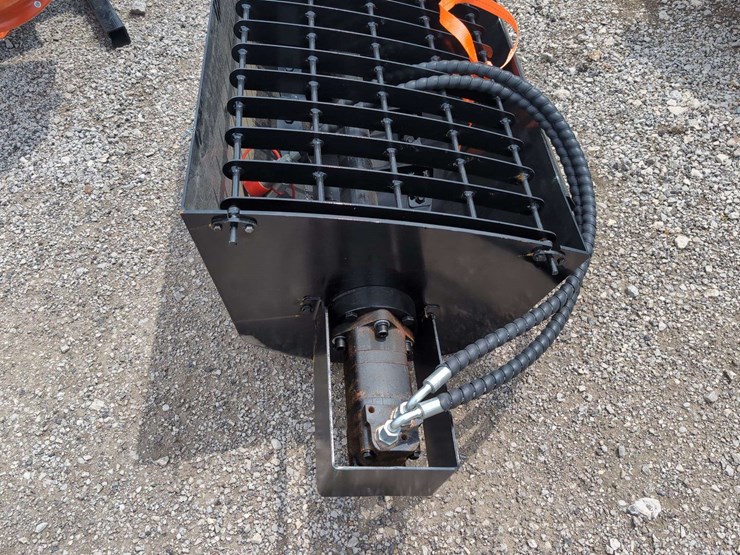 iranch-mini-skid-steer-mixing-bucket-irlmb-image-2