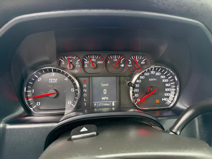 2018-chevrolet-silverado-2500hd-image-18