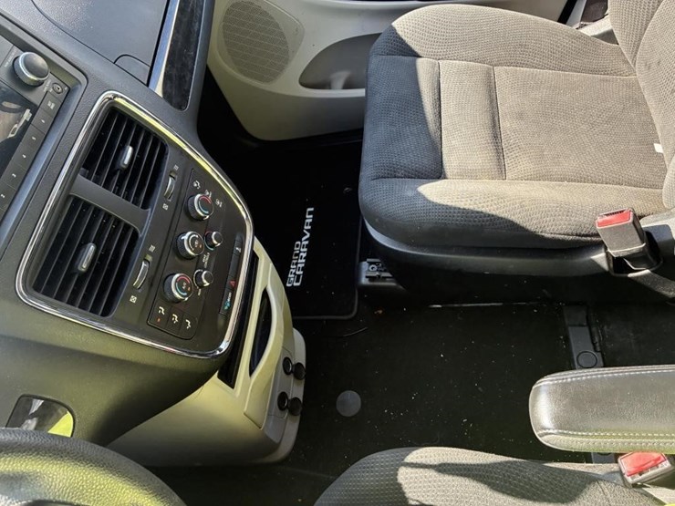 2017-dodge-grand-caravan-image-21