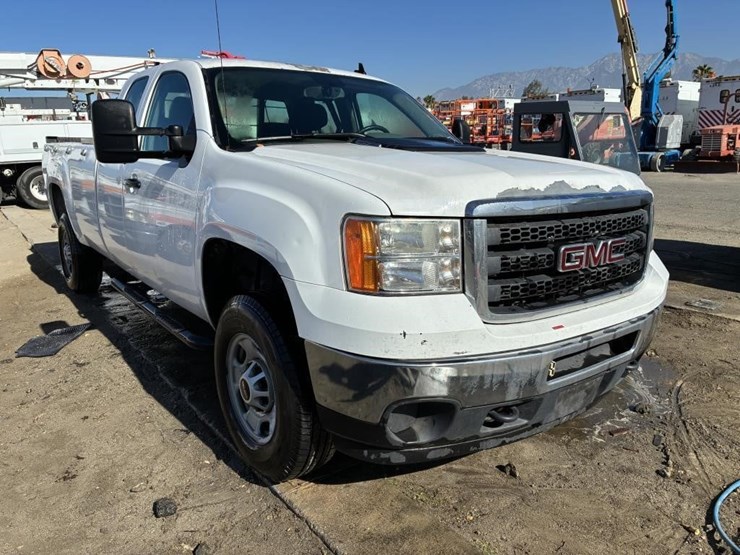 2012-gmc-sierra-2500-image-2