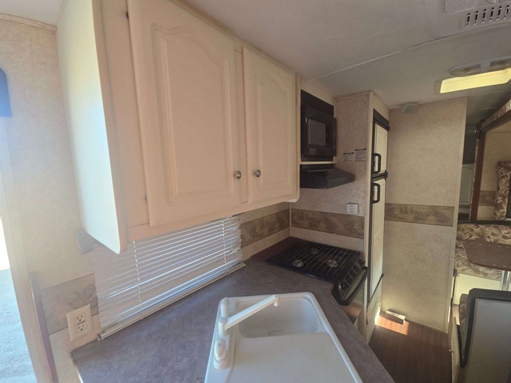 2006-keystone-outback-travel-trailer-image-18