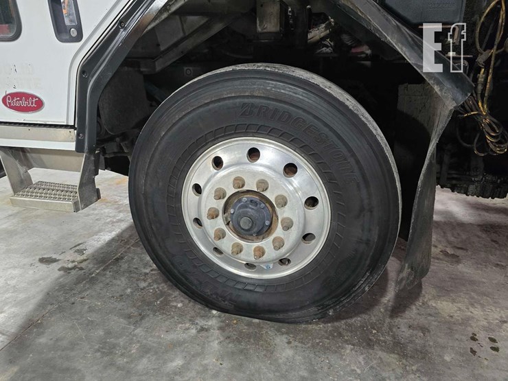 2017-peterbilt-320-image-28