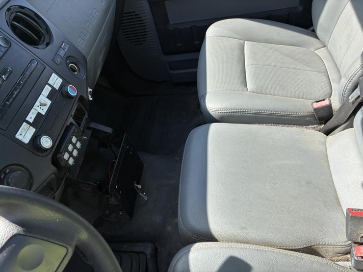 2011-ford-f250-xl-image-29