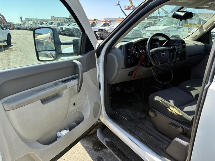 2012-gmc-sierra-3500-image-13