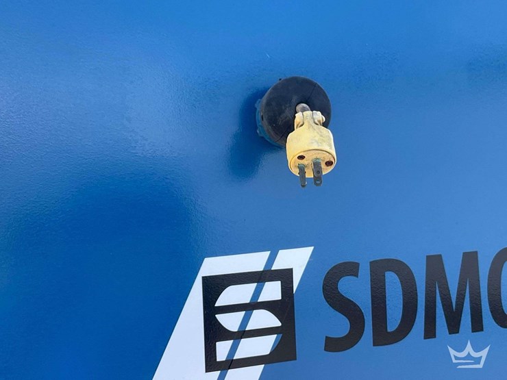 sdmo-100kw-towable-diesel-generator-image-16