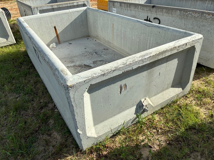 #20216-•-concrete-water-trough-image-2